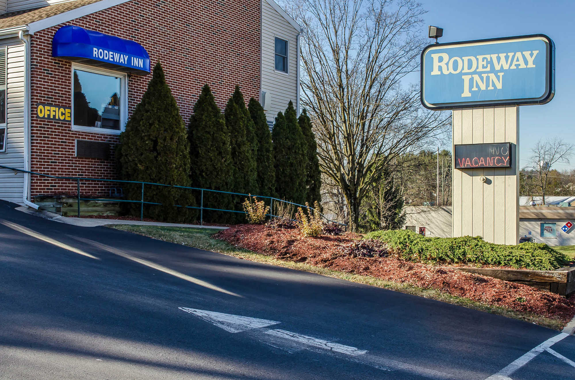 Inn Rodeway - Near 2*
